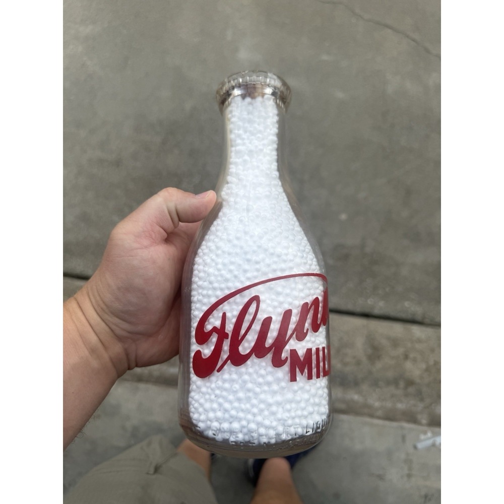 Vintage Flynn Milk Dairy Des Moines Iowa Quart Glass Bottle Red ACL Advertising